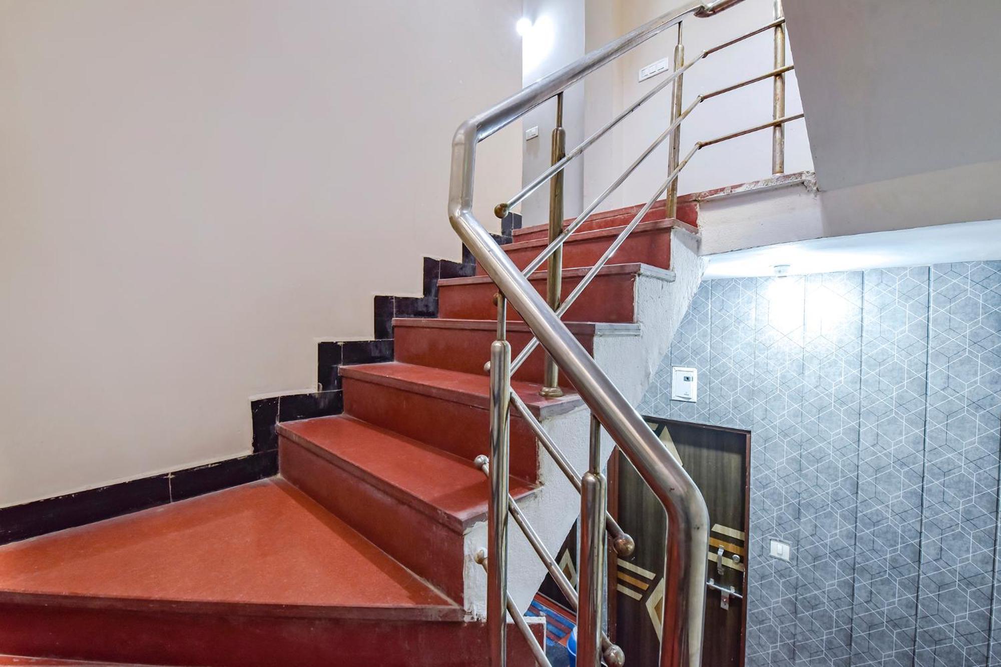 Fabexpress Mahakal Shikhar Darshan Ujjain Exterior photo